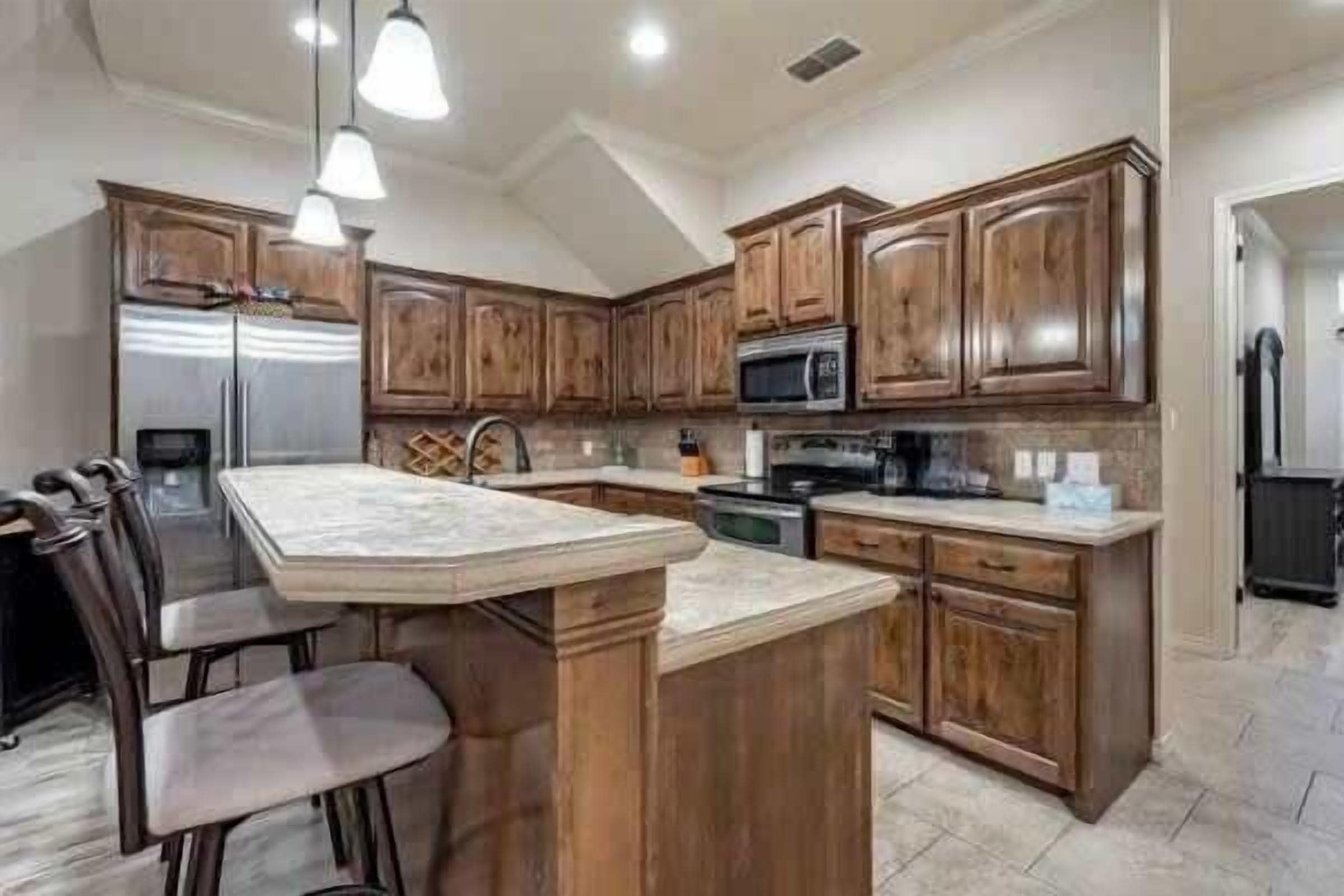 Køleskab, mikrobølgeovn, ovn, kogeplade