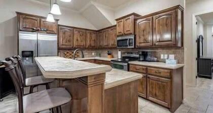 Overton Opulence - 3BR 3BA - Close to Tech