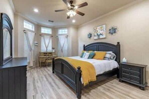 3 bedrooms, desk, iron/ironing board, Internet