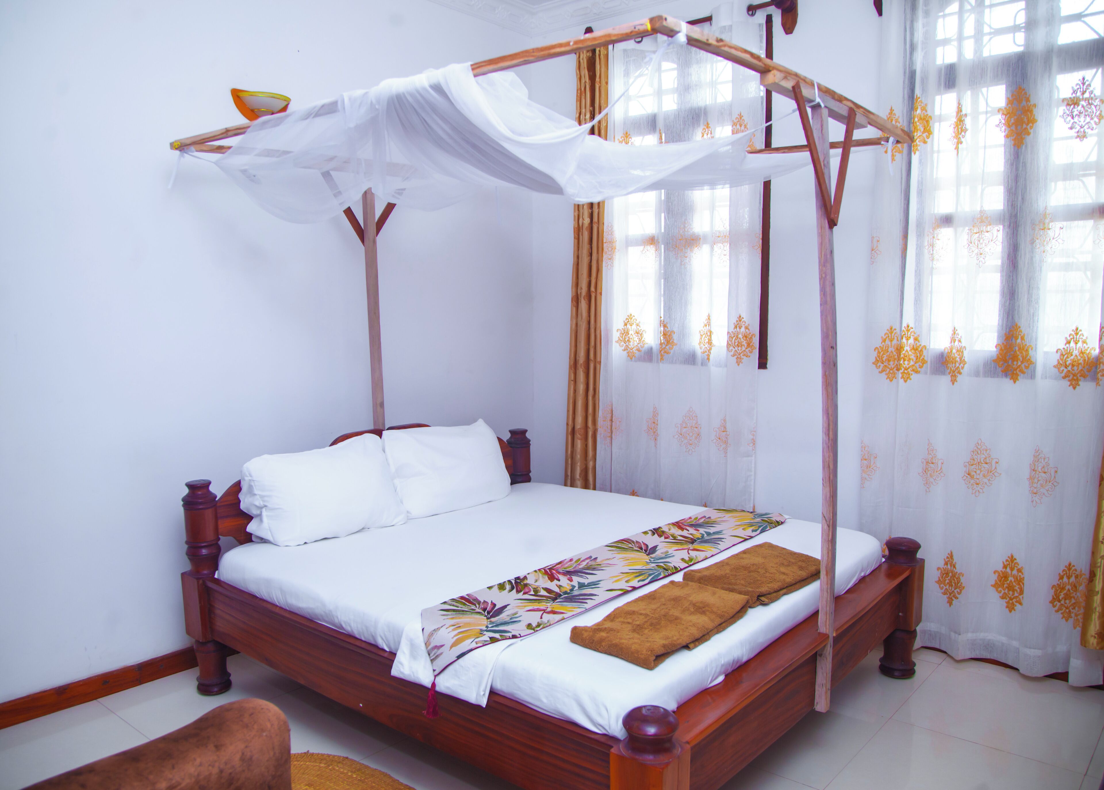 Comfort-Einzelzimmer, 1 Queen-Bett, eigenes Bad | Individuell eingerichtet, laptopgeeigneter Arbeitsplatz