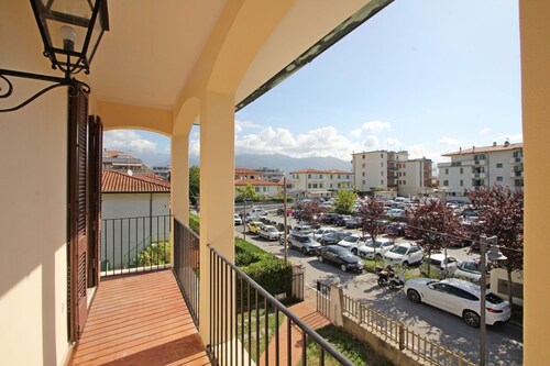 Flat at 350m from the Sea with A/C