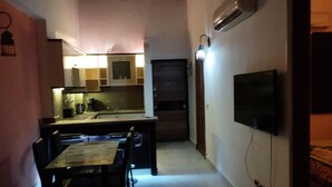 Apartment | Eigene Küche | Kühlschrank, Mikrowelle, Ofen, Herdplatte