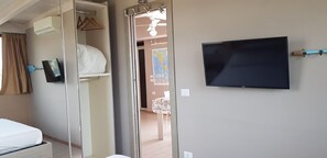 2 bedrooms, iron/ironing board, WiFi