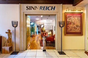 Outdoor treatment area, sauna, hot tub, steam room, body treatments - Hotel im Park (Bad Radkersburg)