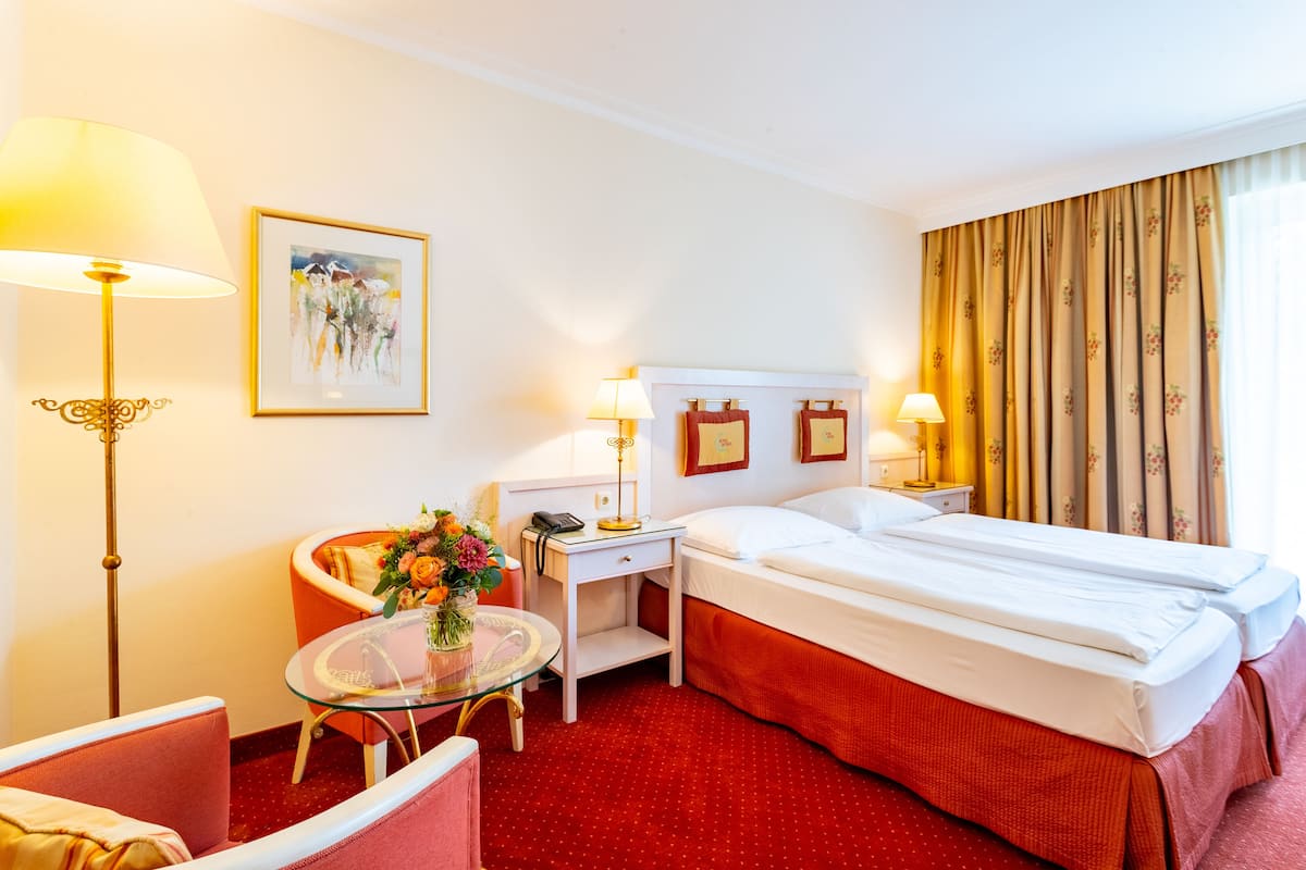 Phòng đôi cơ bản | Bộ đồ giường kháng dị ứng, chăn bông, minibar, két bảo mật tại phòng 