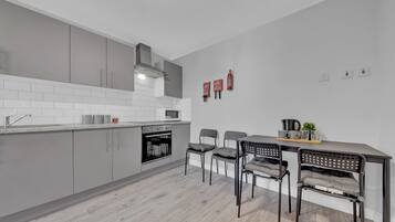 Studio | Private kitchen | Fridge, microwave, oven, stovetop
