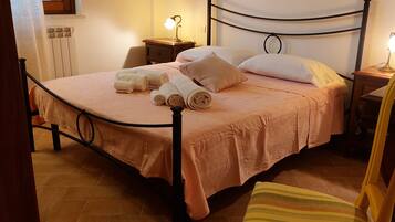 1 camera, culla da viaggio, Wi-Fi gratuito, lenzuola