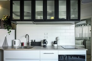 Apartment | Eigene Küche | Kühlschrank, Mikrowelle, Herdplatte, Espressomaschine