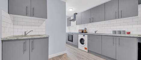Studio | Private kitchen | Fridge, microwave, oven, stovetop