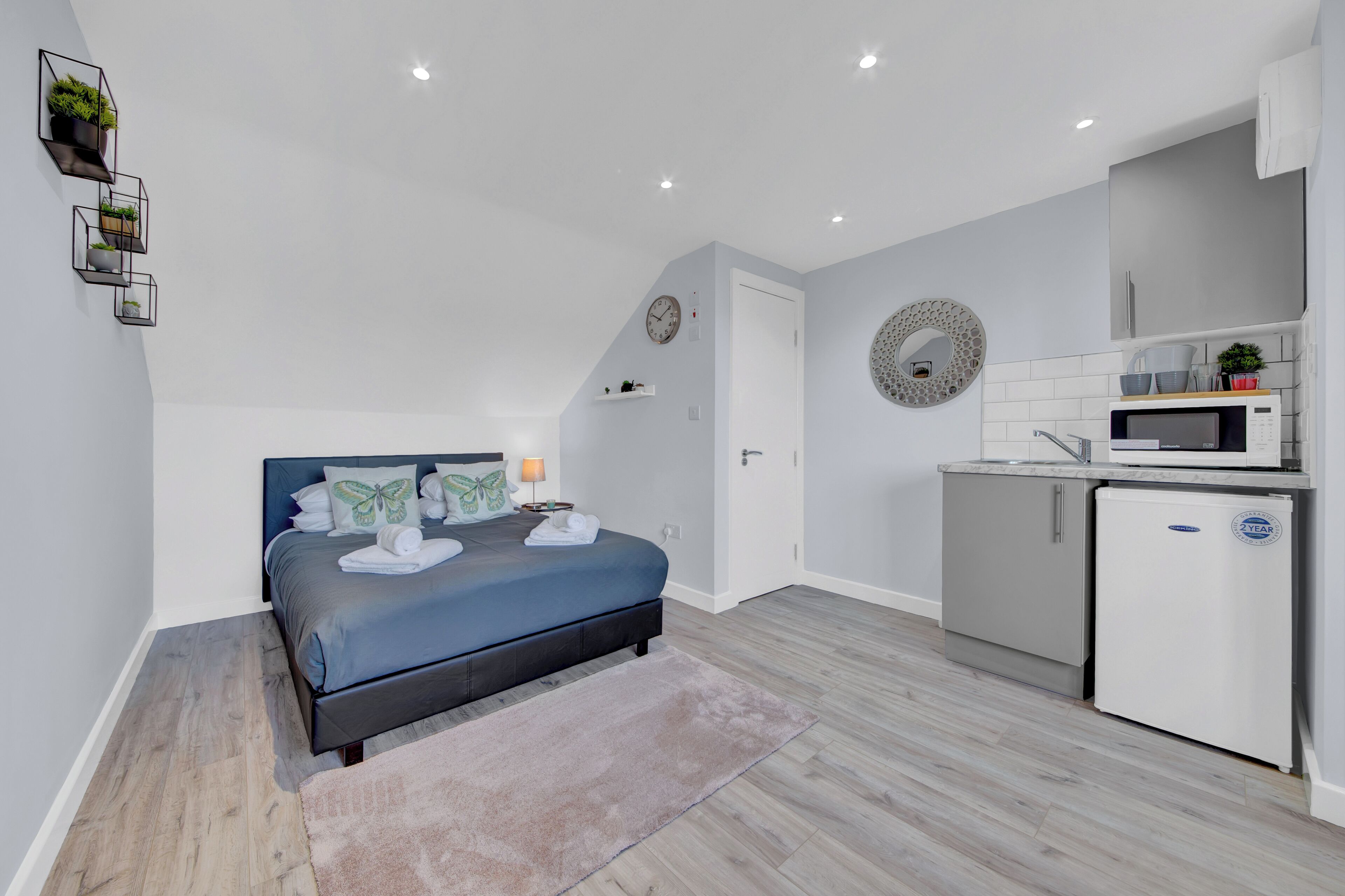 开间 | 免费 WiFi、床单