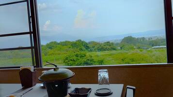 Thức ăn và đồ uống