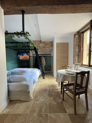 1 室のベッドルーム、WiFi、ベッドシーツ