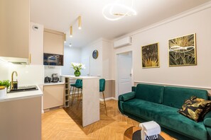 Comfort Apartment | Hypo-allergenic bedding, individually decorated, individually furnished