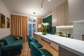 Comfort Apartment | Private kitchen | Fridge, stovetop, electric kettle, cookware/dishes/utensils