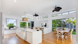 Dining - Hampton Beach House on the Waterfront (Buddina)