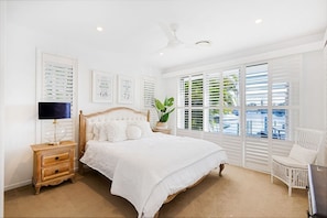5 bedrooms, iron/ironing board, free WiFi, bed sheets