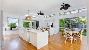 Dining - Hampton Beach House on the Waterfront (Buddina)