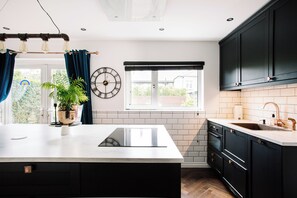 獨棟房屋 | 私人廚房 | 電冰箱、微波爐、烤箱、爐台