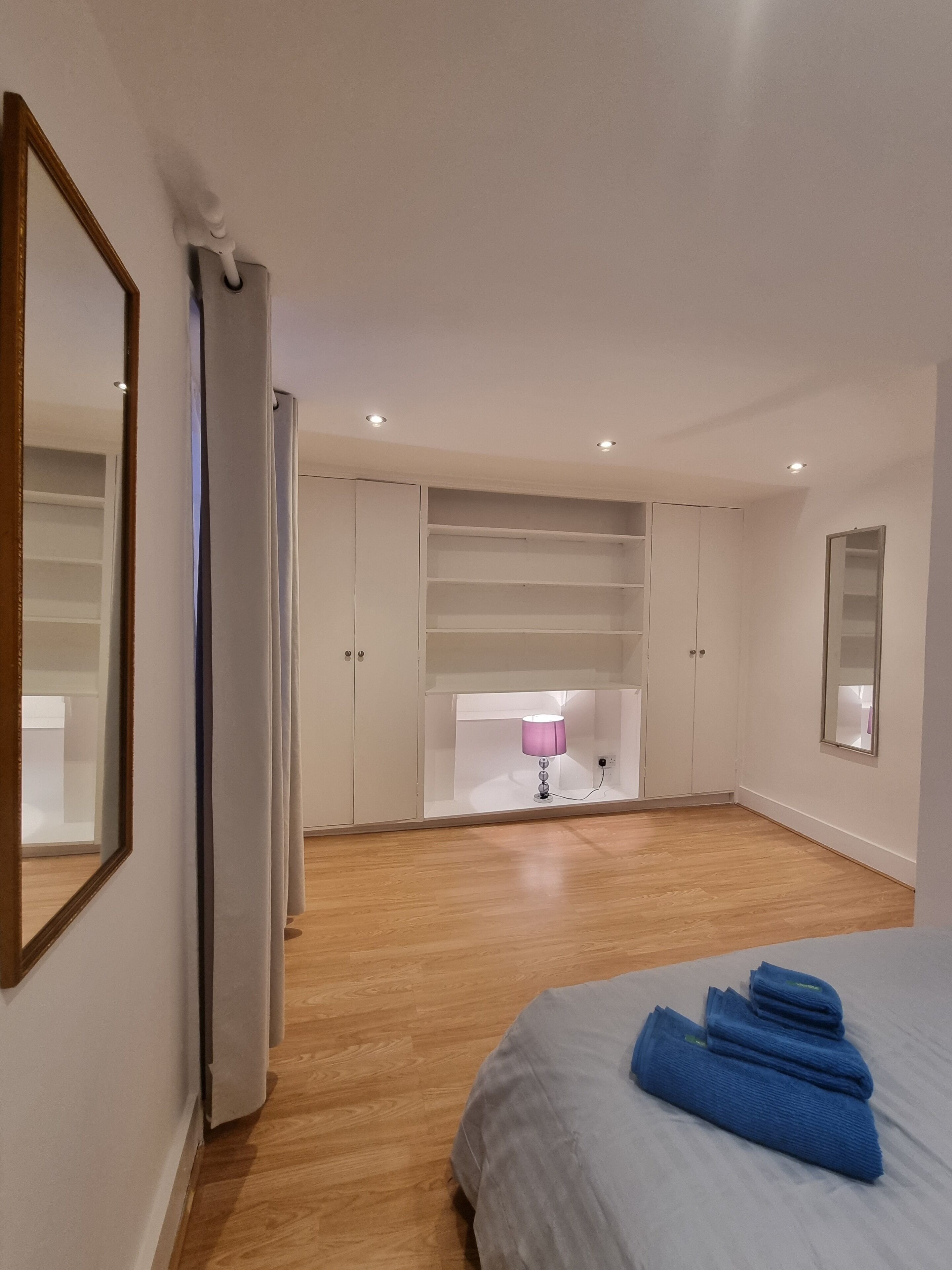 2 chambres, fer et planche à repasser, Wi-Fi, draps fournis