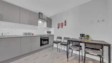 Studio | Private kitchen | Fridge, microwave, oven, stovetop