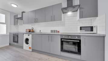 Studio | Private kitchen | Fridge, microwave, oven, stovetop
