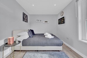 Studio | Iron/ironing board, free WiFi, bed sheets - Lovely 1-bed Studio in West Drayton (West Drayton)