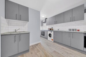 Studio | Private kitchen - Lovely 1-bed Studio in West Drayton (West Drayton)