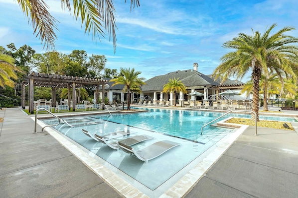 Seasonal outdoor pool - Vintage Amelia Island Apartments (Fernandina Beach)