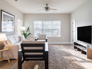 Deluxe Apartment, 2 Bedrooms, Non Smoking, 2 Bathrooms | Living area