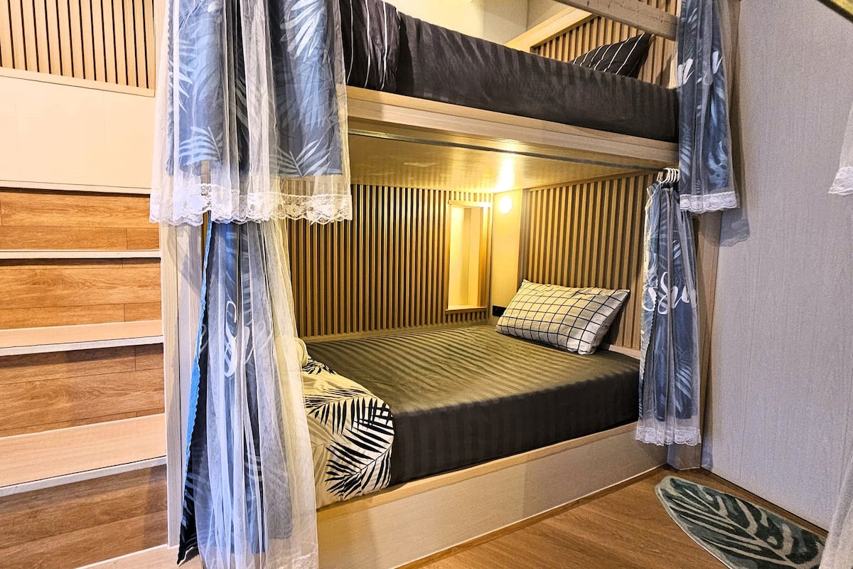 Standard Shared Dormitory, Mixed Dorm, Non Smoking, Shared Bathroom | Free WiFi, bed sheets