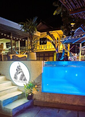 Outdoor pool - Hideout Hostel (Ko Pha-ngan)