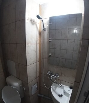 Håndklær, såpe, sjampo og toalettpapir