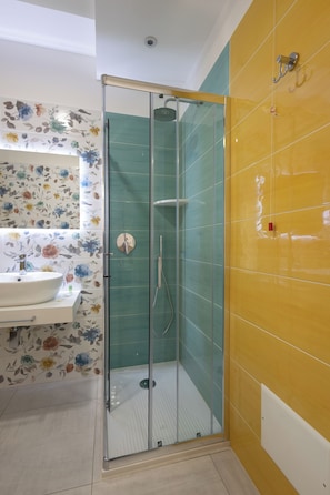 Deluxe Double Room | Bathroom | Free toiletries, hair dryer - Rosy's House (Scafati)