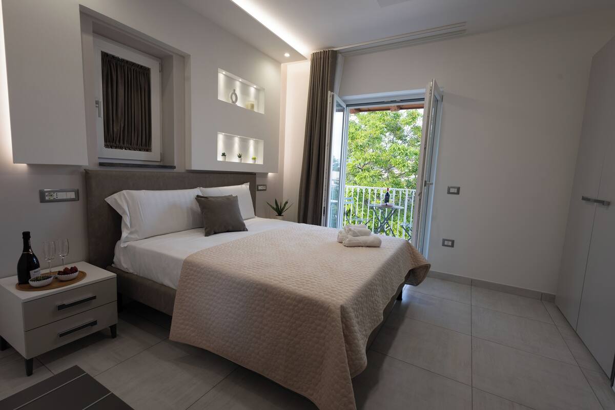 Quarto casal luxo | Escrivaninha, Wi-Fi de cortesia