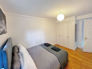 Room | 2 bedrooms, free WiFi - Lovely 2-bedroom serviced apartment (London)