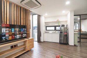 Apartament de luxe | Sala d'estar | Televisor intel·ligent de 40 polzades amb canals prèmium