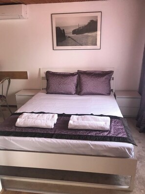 14 bedrooms, soundproofing, free WiFi - Aurora Guest House (Varna)