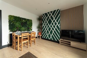 Dining - Lovely 2-bed Apartment in Blackpool Secret House (Blackpool)
