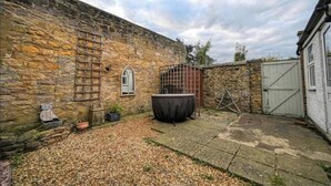 House, 2 Queen Beds | Property grounds