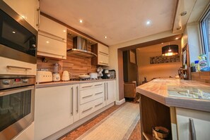 Maison, 2 grands lits | Cuisine privée | Réfrigérateur, micro-ondes, four, plaque de cuisson