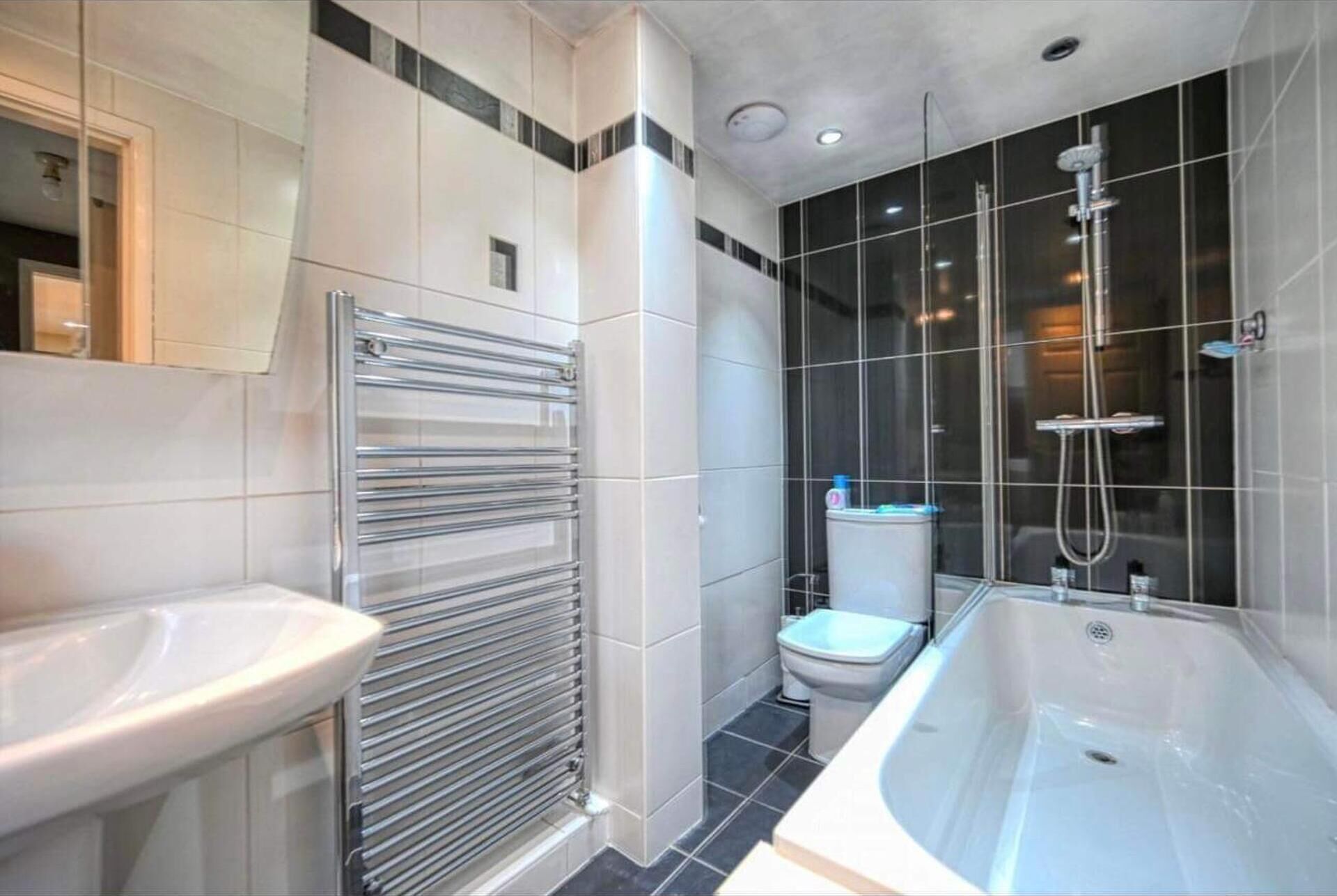 Maison, 2 grands lits | Salle de bain | Douche, serviettes fournies