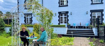 Eagle House- Award Winning B&B and Apartment