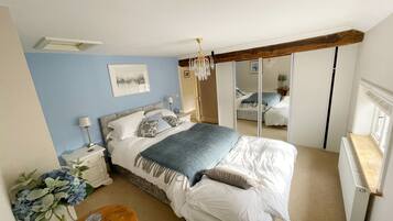 Deluxe Apartment | 1 bedroom, individually decorated, individually furnished, desk