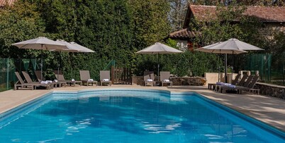 Entire estate-3 charming houses -16 pers. Private forest&pool -30 min from Agen
