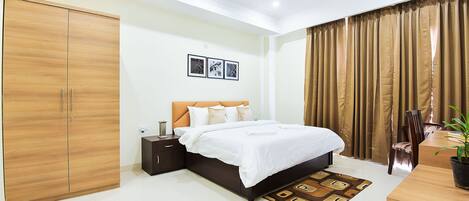 1 bedroom, desk, iron/ironing board, WiFi