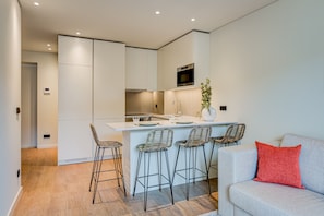 대용량 냉장고, 전자레인지, 오븐, 쿡탑