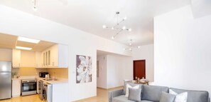 Living area - LUX  The JBR Marina View Suite 2 (Dubai)