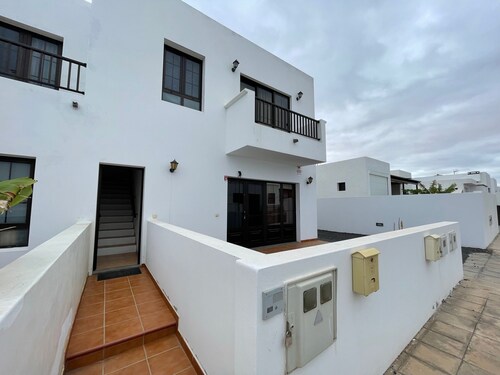 Estupendo Apartamento de 2 Dormitorios a 500 Metros de la Playa en La Santa