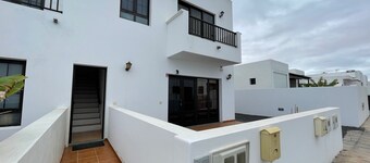 Estupendo Apartamento de 2 Dormitorios a 500 Metros de la Playa en La Santa