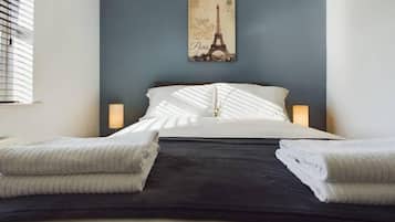 3 bedrooms, iron/ironing board, WiFi, bed sheets